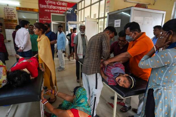 People suffering from heat related ailments crowd the district hospital in Ballia, Uttar Pradesh state, India. (AP Photo)
