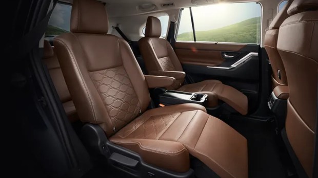 maruti invicto features