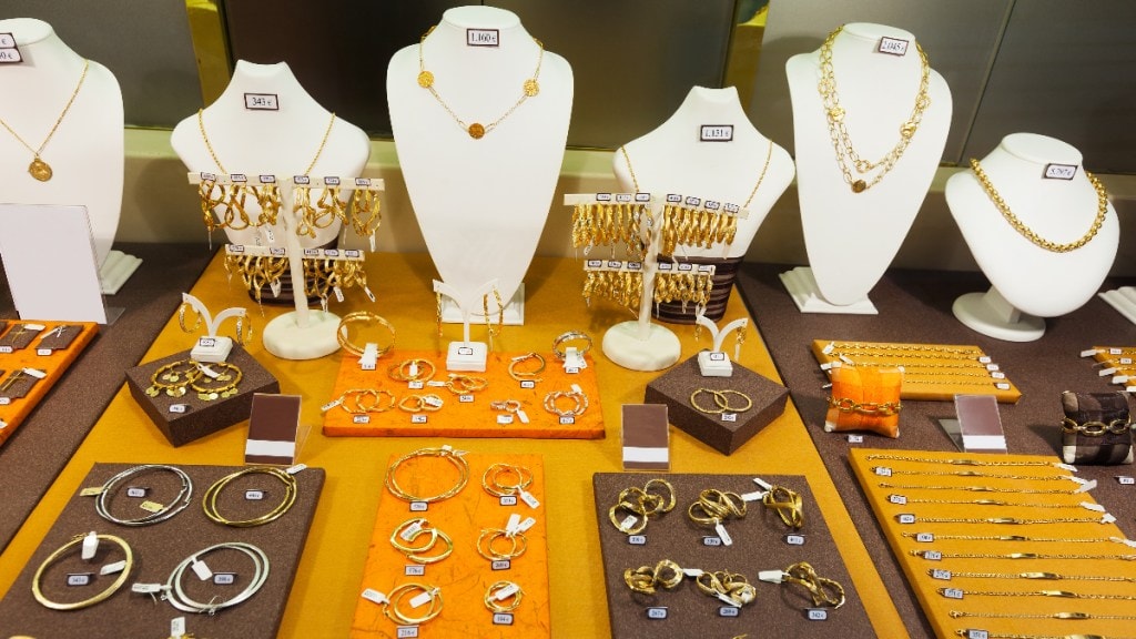 The group has set aside an investment of `5,000 crore for the new venture, called Novel Jewels