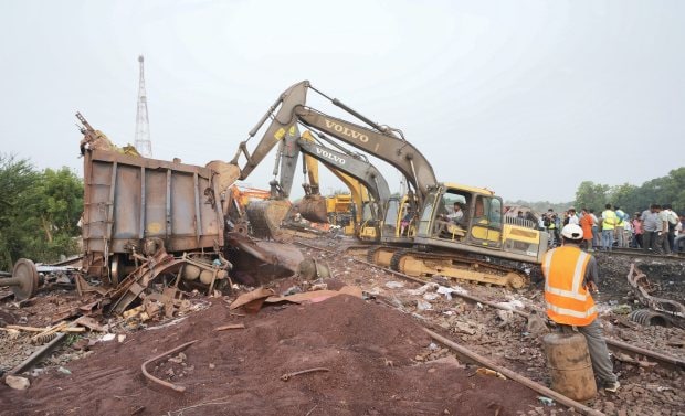 It is likely that the service will first normalise on the down line. With traffic on the route disrupted, over 150 trains were cancelled, diverted or short-terminated.(PTI Photo)