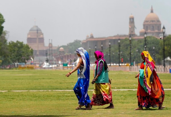 According to the Met office, the national capital is expected to witness hotter days ahead with clear skies and dry weather over the next few days. (PTI Photo)