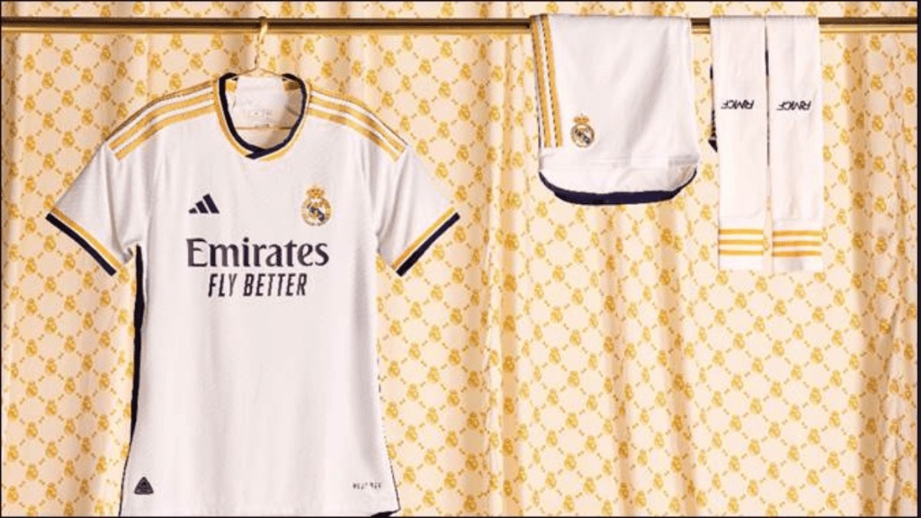 The on-field version of the shirt is optimized with HEAT.RDY technology The on-field version of the shirt is optimized with HEAT.RDY technology