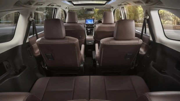 innova hycross seats