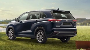 Toyota Innova Hycross