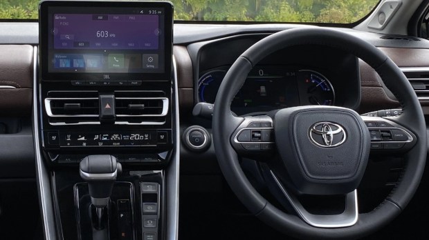 innova hycross features