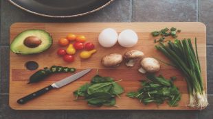 chopping board, cutting board, vegetables, microplastics, microplastics side-effects, healthcare news,
