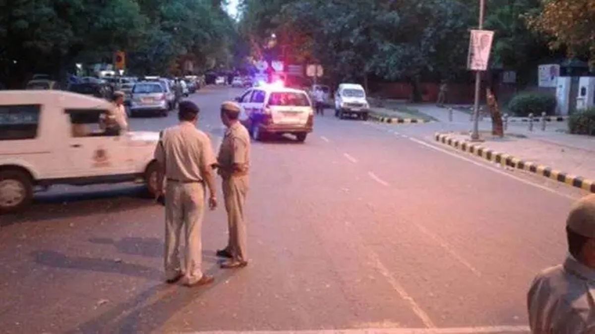 wrong-side driving, roadside parking violations, and park, Noida traffic cops,discipline wrong-side driving, roadside parking violations, and park, Noida traffic cops,discipline