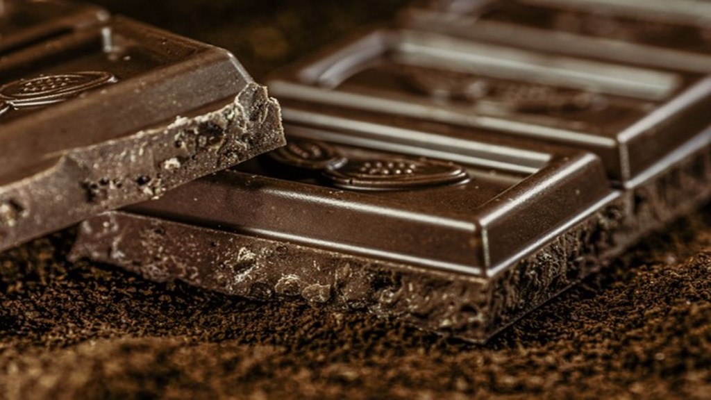 Dark chocolates, dark chocolates benefits, dark chocolates side effects, health news, healthy eating, healthy food,