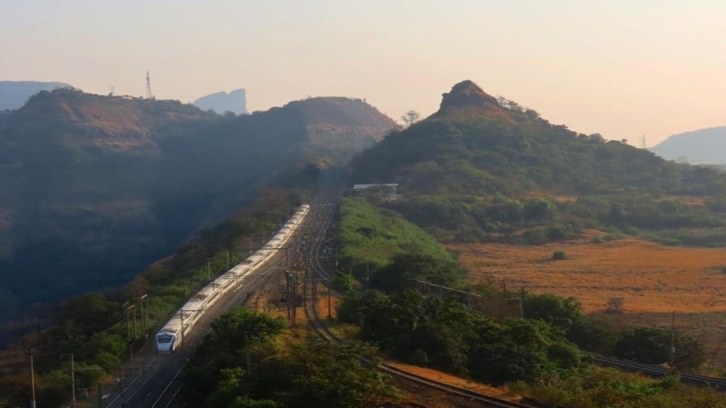 Vande Bharat Express, mumbai-solapur Vande Bharat Express, csmt-solapur Vande Bharat Express, csmt-solapur Vande Bharat Express timings, Vande Bharat Express between CSMT-solapur, csmt-solapur Vande Bharat Express occupancy, csmt-solapur Vande Bharat Express stoppages,
