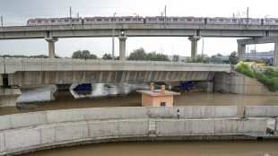 Delhi flood, Delhi flood news, Delhi flood situation, Delhi flood news live, Delhi flood update, Delhi flood alert, Delhi flood news today, Delhi flood affected areas, Delhi flood latest news, Delhi metro, Delhi metro, Delhi metro news, Delhi metro news today, Delhi metro update, Delhi metro journey, Delhi metro route map, Delhi metro fare, Delhi metro yamuna bank, Delhi metro footfall,