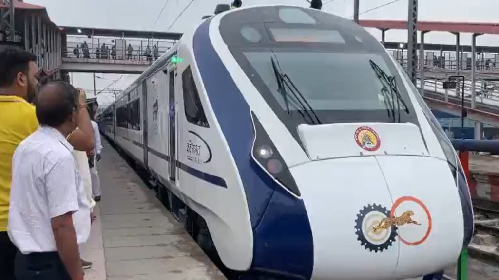 Gorakhpur-Lucknow, Gorakhpur-Lucknow train, Gorakhpur-Lucknow vande bharat, Gorakhpur-Lucknow vande bharat express, Gorakhpur-Lucknow vande bharat express train, Gorakhpur-Lucknow vande bharat timings, Gorakhpur-Lucknow vande bharat time table, Gorakhpur-Lucknow vande bharat timetable, Gorakhpur-Lucknow vande bharat stoppages, Gorakhpur-Lucknow vande bharat frequency, Gorakhpur-Lucknow vande bharat routes,