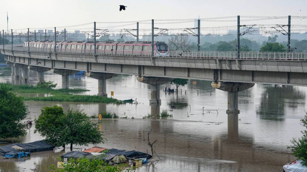 Delhi Metro, Delhi Metro news, Delhi Metro news today, Delhi Metro route, Delhi Metro update, Delhi Metro timings, yamuna bank, yamuna bank metro station, yamuna bank metro, yamuna bank metro station flood, yamuna bank metro station closed, yamuna bank metro station news, yamuna bank news, yamuna bank flood, yamuna bank to anand vihar metro, yamuna bank to botanical garden,