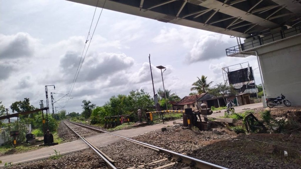 central railway, indian railways, central railway infrastructural works, elimination of level crossing gates, level crossing gates, indian railways, central railway, indian railways, central railway infrastructural works, elimination of level crossing gates, level crossing gates, indian railways,