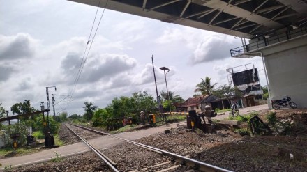 central railway, indian railways, central railway infrastructural works, elimination of level crossing gates, level crossing gates, indian railways,