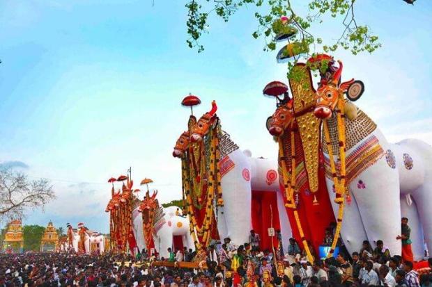Every year, the Kerala Village Fair beckons the curious traveler to immerse themselves in the enchanting world of Kovalam's verdant villages and distinctive culture. This vibrant festival brings to life the essence of a typical Keralian village, complete with the traditional Nalukettu house, the charming chayakkada (tea shop), and a myriad of other captivating elements. (Image/Adotrip)Dates: Mid-January