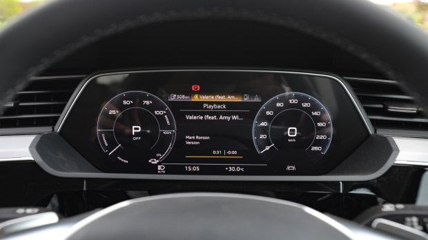 audi q8 e tron features