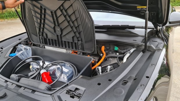 audi q8 e tron boot space
