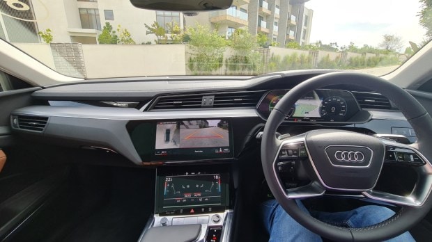 audi q8 e tron features