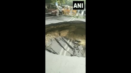 Delhi news, Delhi road caves, road caves in Janakpuri, Delhi-NCR news, Delhi road caves video Delhi news, Delhi road caves, road caves in Janakpuri, Delhi-NCR news, Delhi road caves video