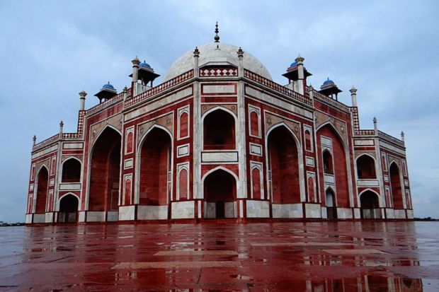 Humanyun Tomb is an architectural marvel that looks the prettiest during monsoons. The cloudy sky, palette of exquisite hues spread out and this grand marvel stood strong in all its glory with lush green surroundings. (Photo Credits: Wiki Commons)