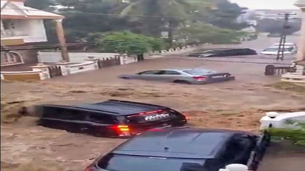 5 killed as torrential rains inundate Gujarat, vehicles washed away in flash floods