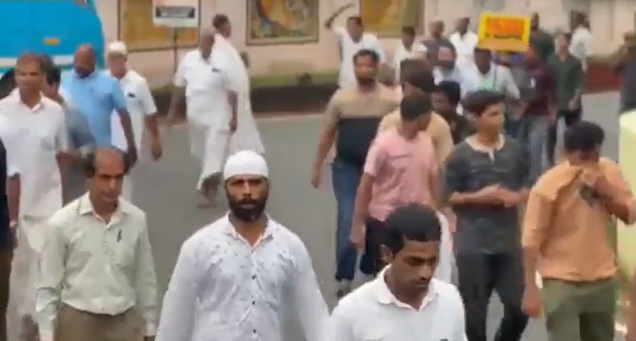 Over 300 Muslim League members booked for inflammatory 'anti-Hindu' slogans at Kerala rally