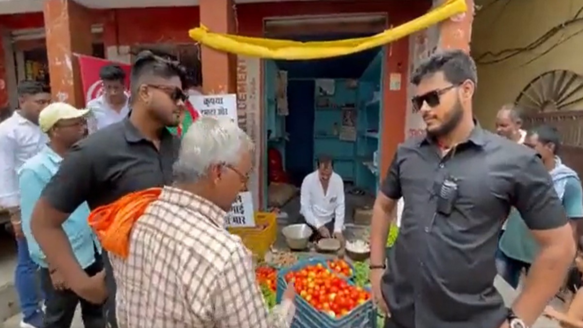 SP worker arrested| tomato price|