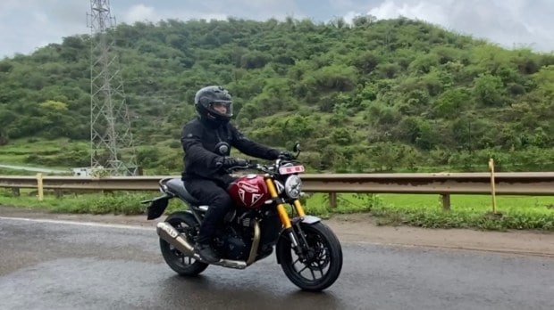 Triumph speed 400