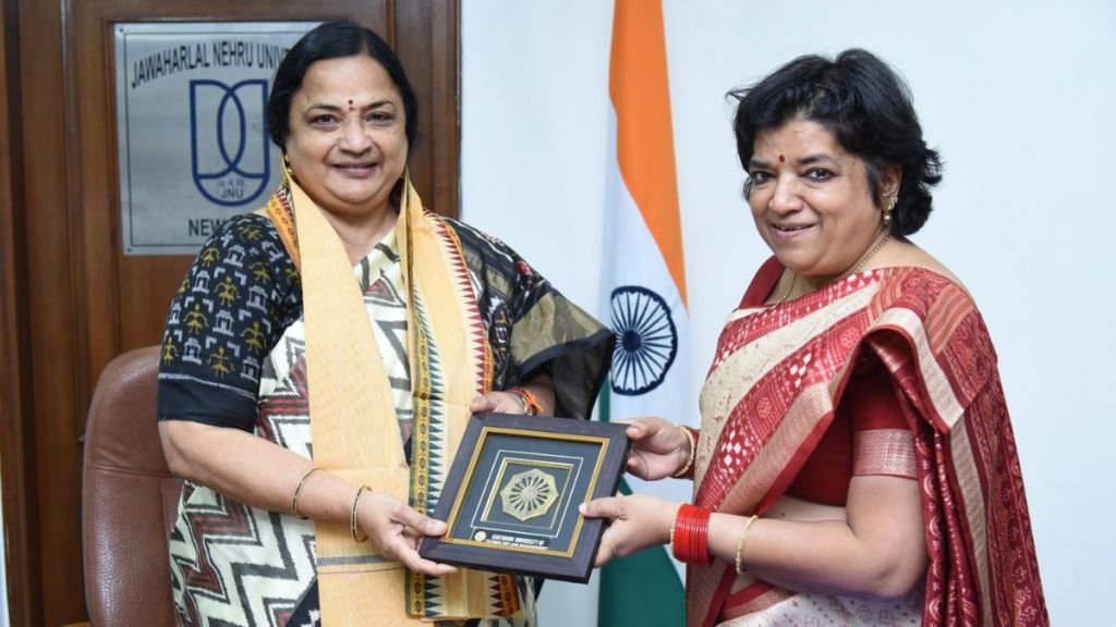 An MoU inked between the two universities paves the way for an institutional collaboration.