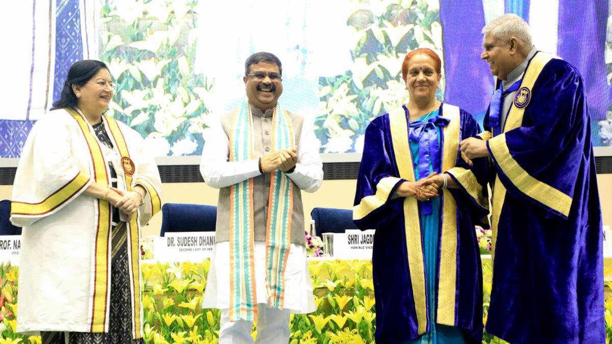 Around 12,500 students including gold medallists who passed in 2019 and 2020 were awarded degrees and diplomas during the convocation.