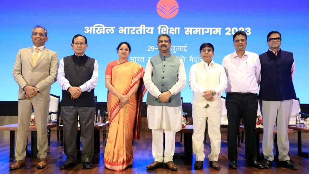 The ULLAS app can be used for registration of learners and volunteers either through self-registration or by surveyors.