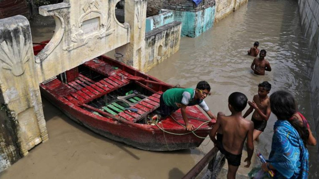 Yamuna, Yamuna news, Yamuna latest news, Yamuna flood, Yamuna danger mark, Arvind Kejriwal, Delhi breaking news, Delhi weather news, Section 144 Yamuna, Yamuna news, Yamuna latest news, Yamuna flood, Yamuna danger mark, Arvind Kejriwal, Delhi breaking news, Delhi weather news, Section 144