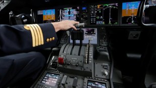 Crash landing US, Passenger crash lands plane in US, pilot loses control in US, US crash landing, passenger lands airplane in US, small plane crash lands