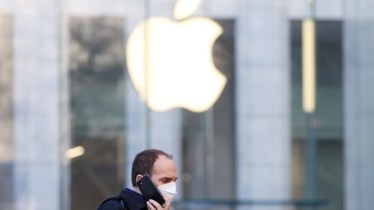 Russia bans iPhones, Apple devices over U.S. spying concerns