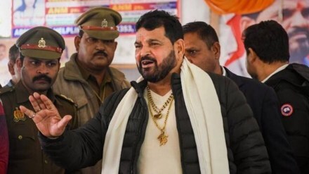 Brij bhushan sharan singh| brij bhushan dares priyanka gandhi to contest polls against him|