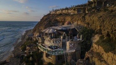 Israel cave man, Israeli man's cave house, cave house in Israel, cave man evicted, cave man evicted in Israel, Israel man cave home, cave house in Israel, Israel news