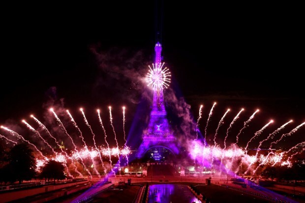 The Eiffel Tower looked stunning and people really seemed to enjoy the show It was a much-needed break from the ongoing political crisis in the country. (REUTERS/Pascal Rossignol)