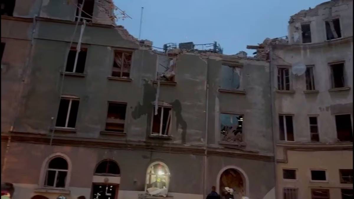 Russian missile strikes apartment block Ukrainian city of, kills at ...