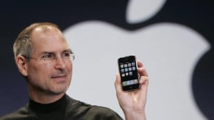 iPhone sold at auction, iPhone sells for Rs 1.56 crore, first-gen iPhone sells for Rs 1.56 crore, 2007 4GB iPhone, 2007 8GB iPhone