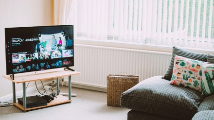 watching tv netflix pexels