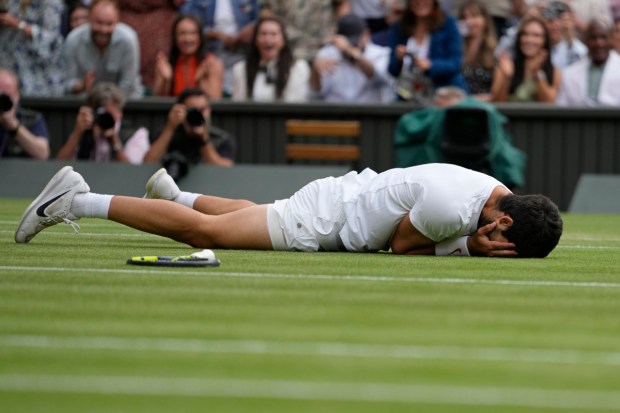 Alcaraz celebrates after beating Djokovic to win the final the men's singles. (Image: AP)