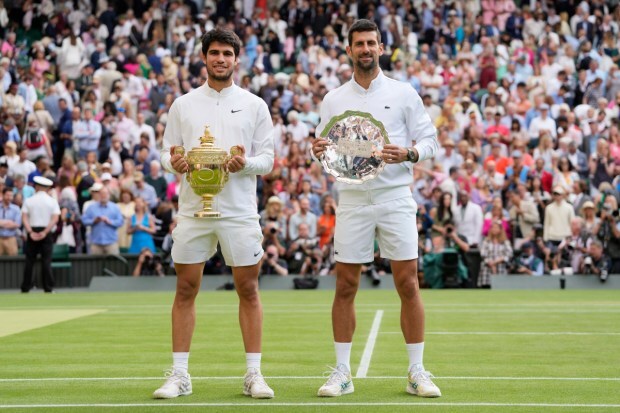 Alcaraz and Djokovic pose with their Wimbledon trophies. (Image: AP)