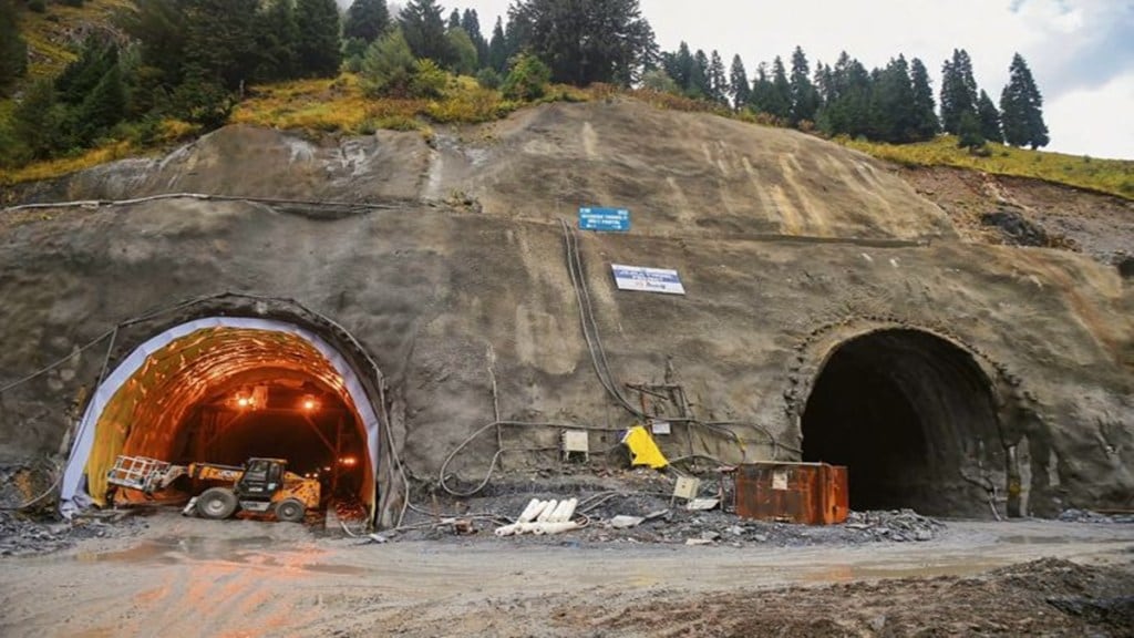 Zojila tunnel, Xojila tunnel completion delay