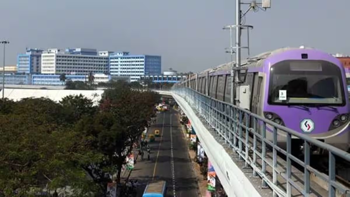 Kolkata Metro, Kolkata Metro train operations, Kolkata Metro services suspend, Kolkata Metro green line, Kolkata Metro east west corridor,