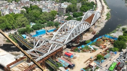RRTS corridor, steel spans over rrts corridor, ghazipur drain, construction of steel span, special steel span,