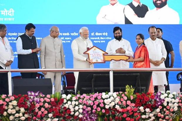 Prime Minister Narendra Modi flags off metro trains in Pune. (Twitter-Eknath Shinde)