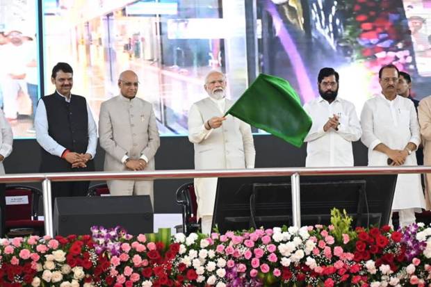 Prime Minister Narendra Modi flags off metro trains in Pune. (Twitter-Eknath Shinde)