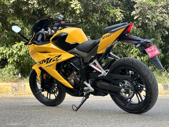 Karizma XMR review rear