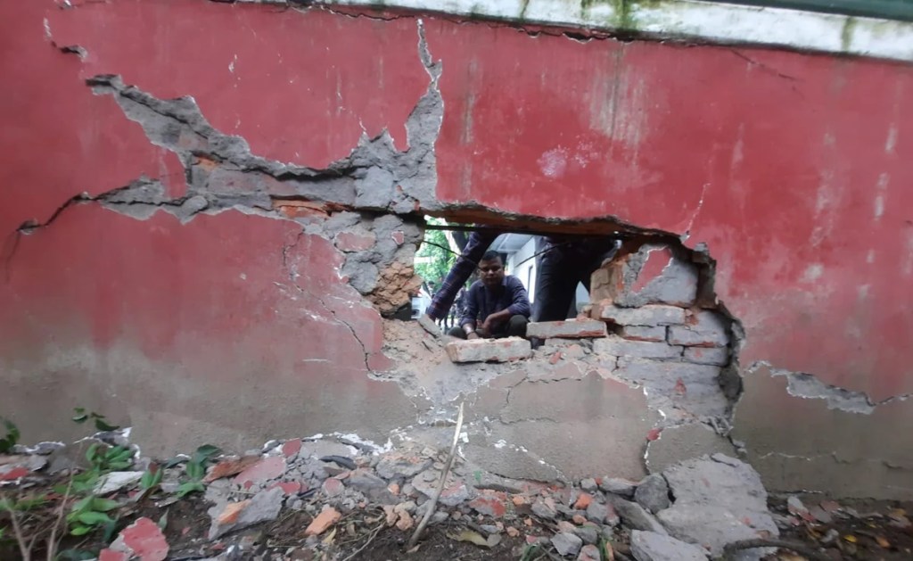 Cab rams into wall of Union minister Kiren Rijiju's Delhi residence, leaves gaping hole