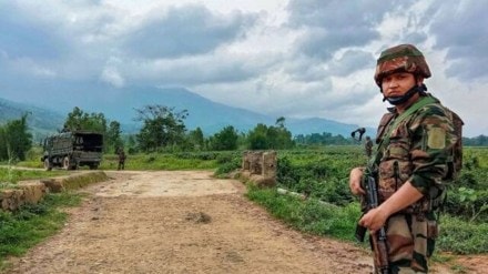 One killed in fresh violence in Manipur as mob attacks Kuki-Zo village One killed in fresh violence in Manipur as mob attacks Kuki-Zo village